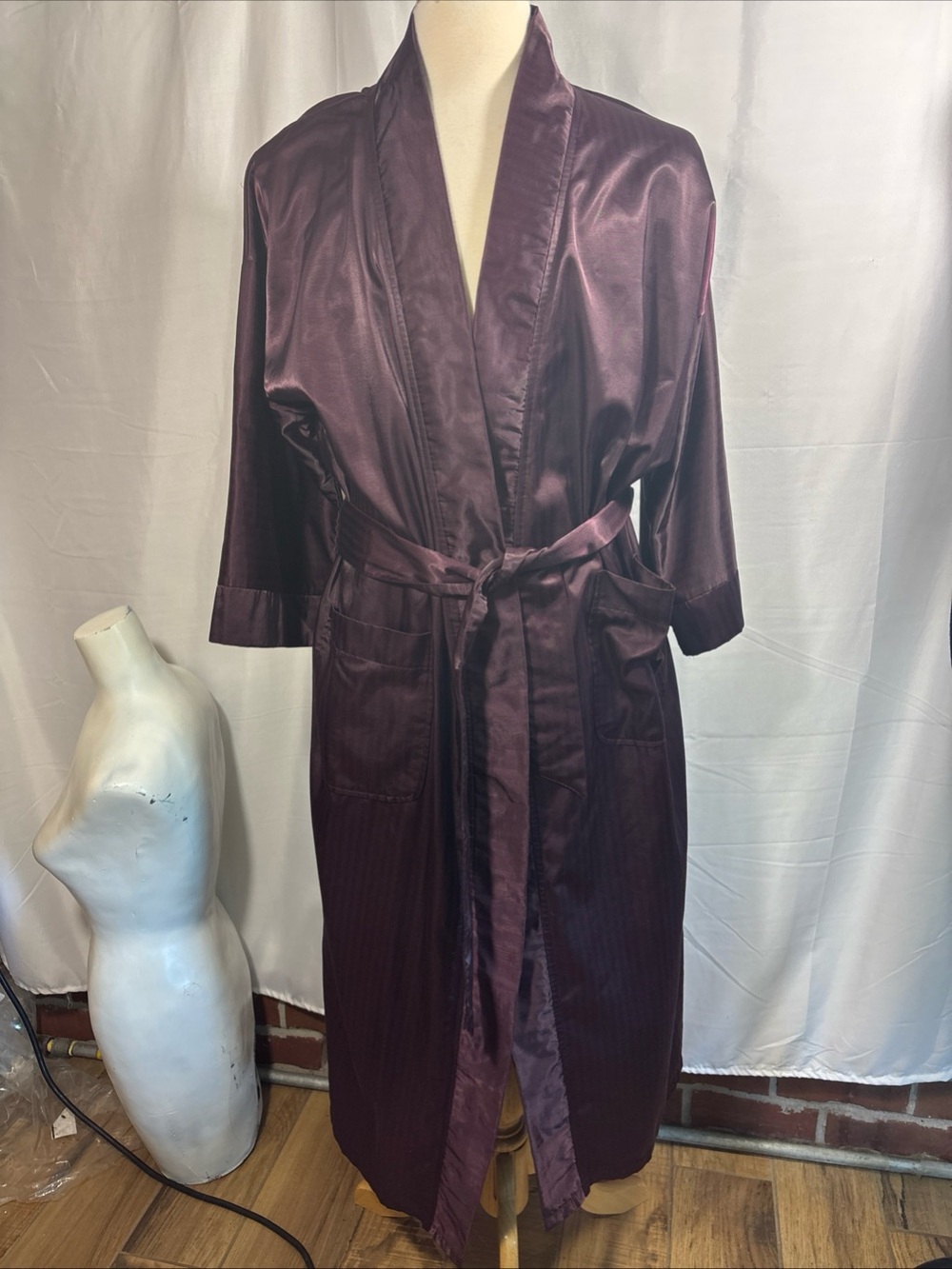 Christian Dior Monsieur men’s satin Robe One Size Burgundy with Belt